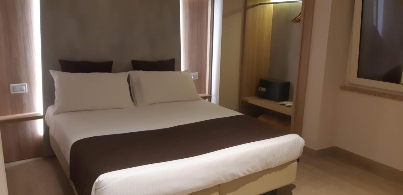 Hotel Danieli La Castellana Lago Di Garda Brenzone sul Garda Kültér fotó