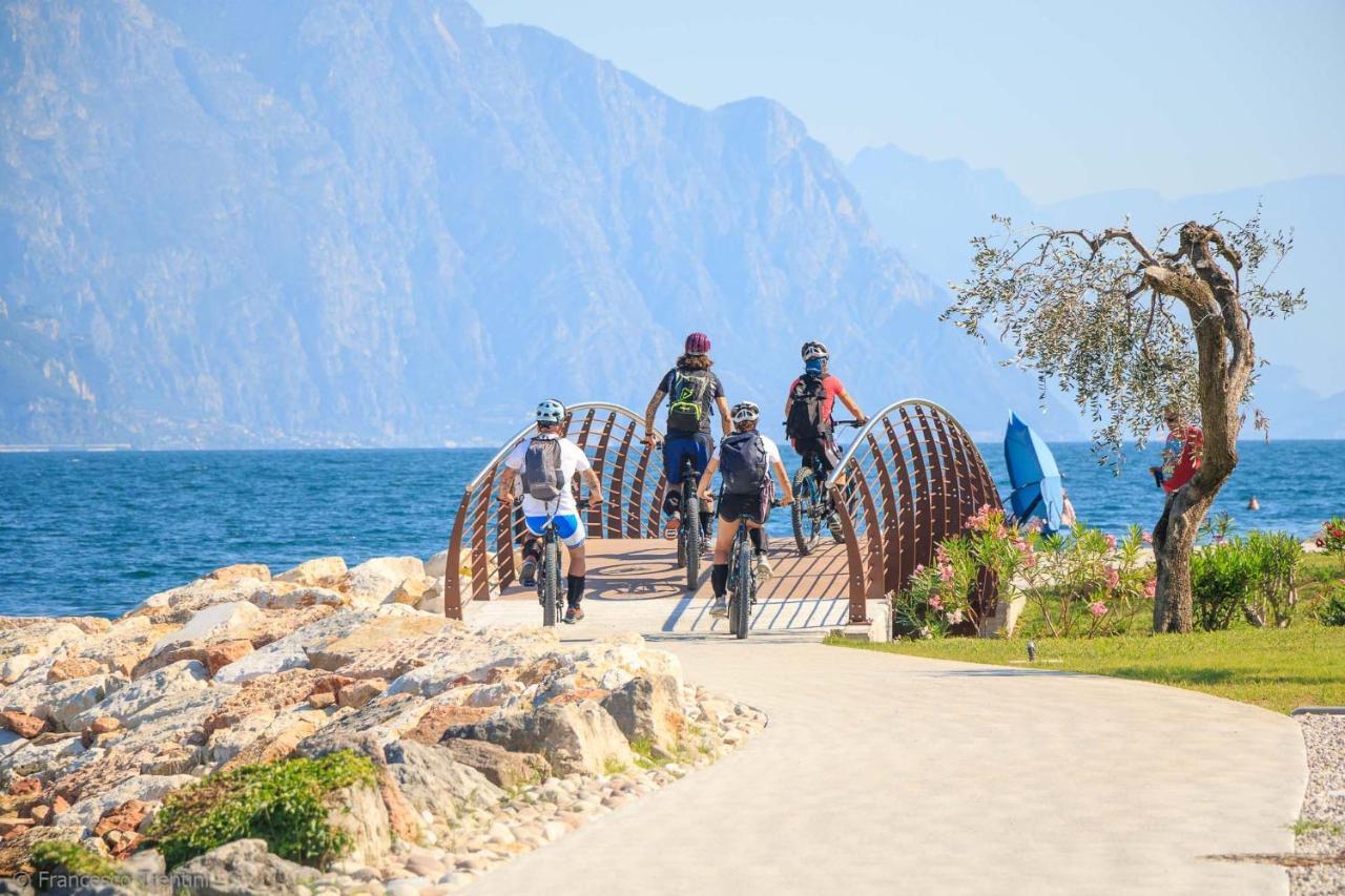 Hotel Danieli La Castellana Lago Di Garda Brenzone sul Garda Kültér fotó