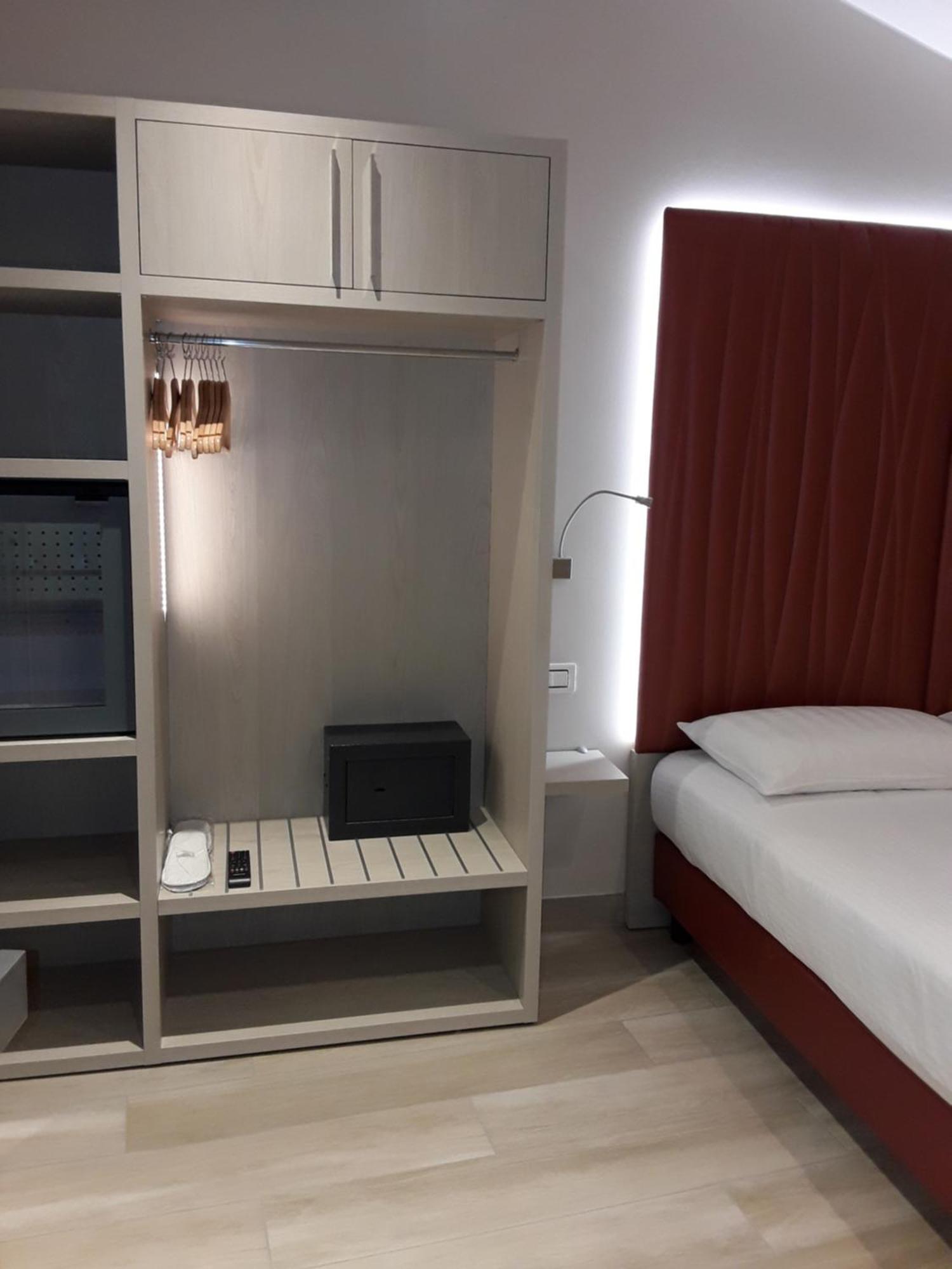 Hotel Danieli La Castellana Lago Di Garda Brenzone sul Garda Kültér fotó
