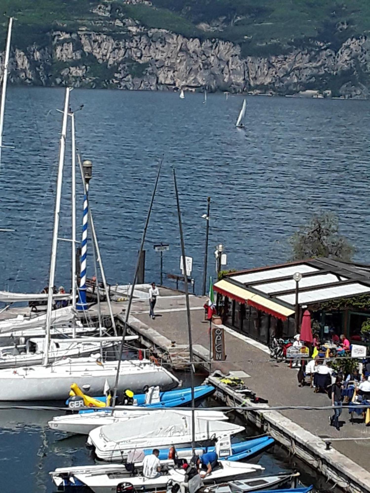 Hotel Danieli La Castellana Lago Di Garda Brenzone sul Garda Kültér fotó
